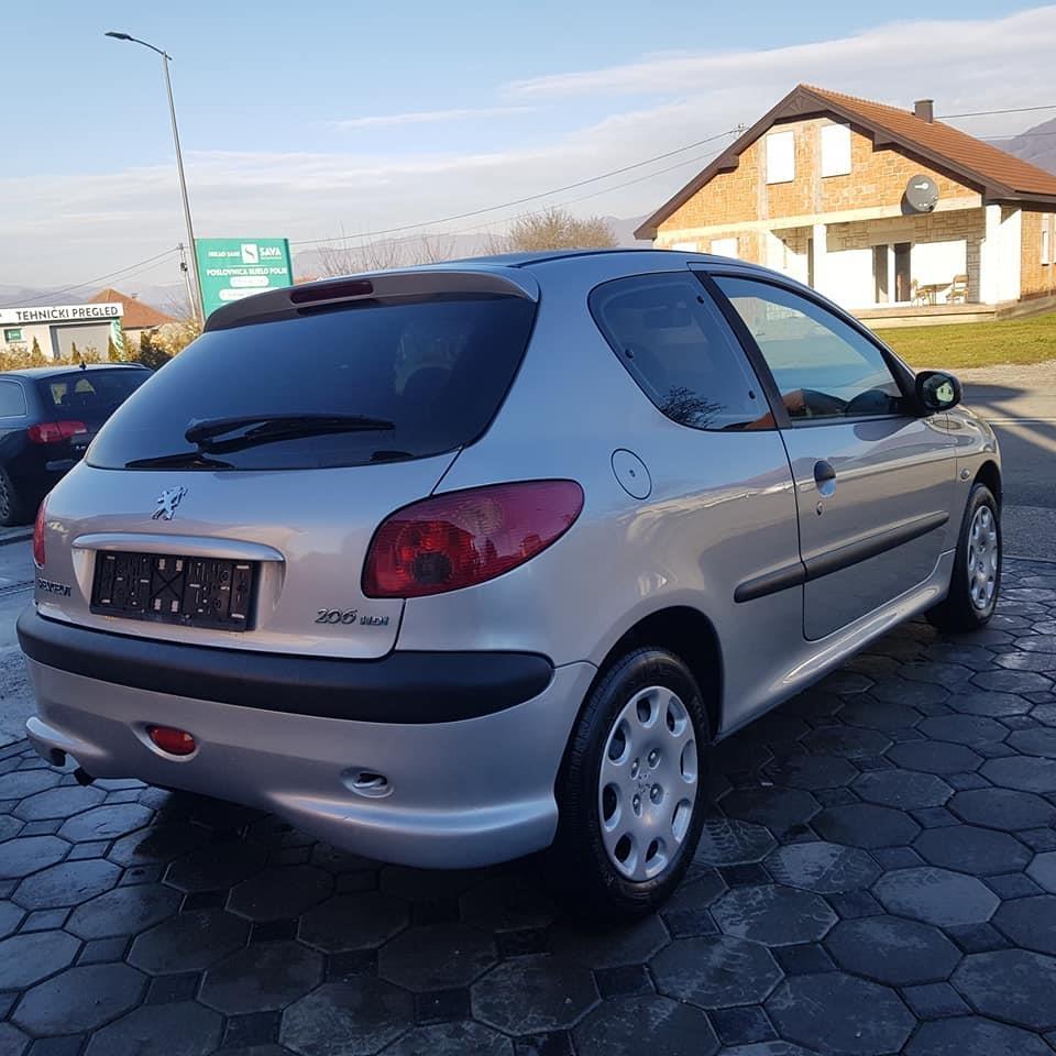PEUGEOT-206