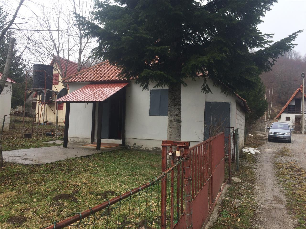 Prodaje-se-kuca-na-Veruši