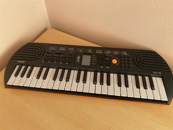 Sintisajzer Casio SA-76