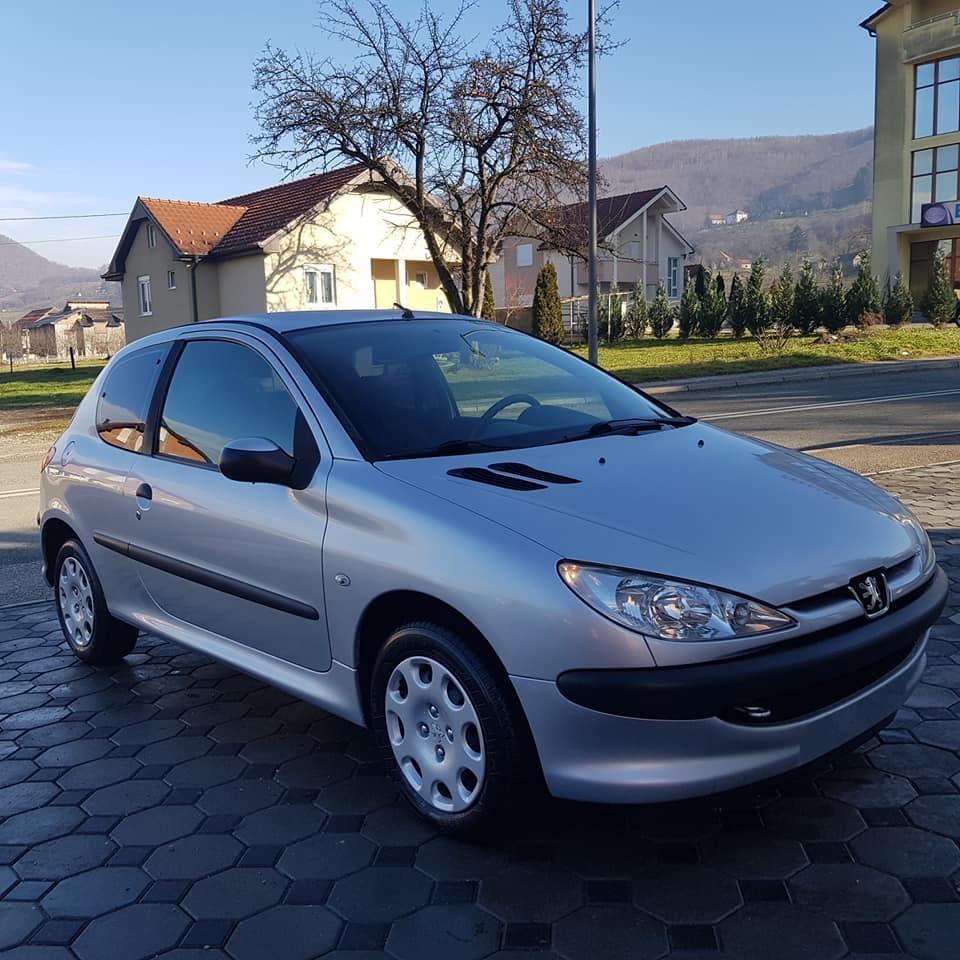 PEUGEOT-206