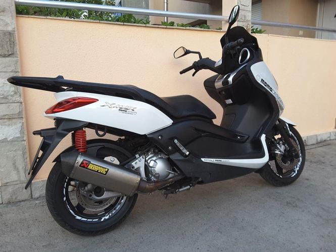 YAMAHA X-MAX 250 MOMO DESIGN 2011