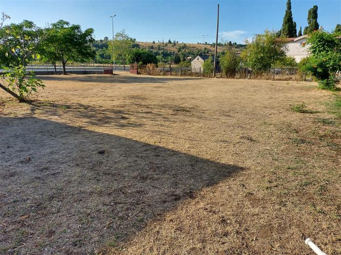 Izdaje se plac na Cijevni