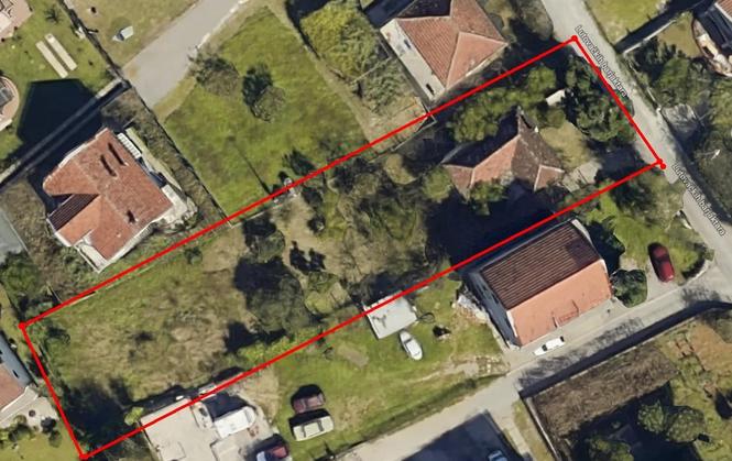 Prodaje se Plac 1009m2 + Kuća 72m2
