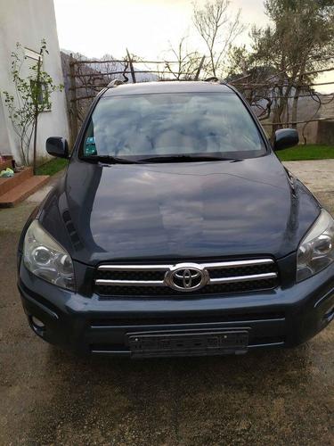 Prodajem Toyotu Rav4 2.2kubika 130kw,2007god