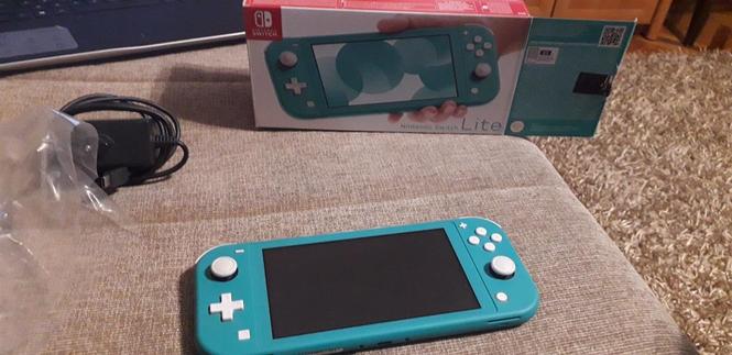 Prodaje se switch lite