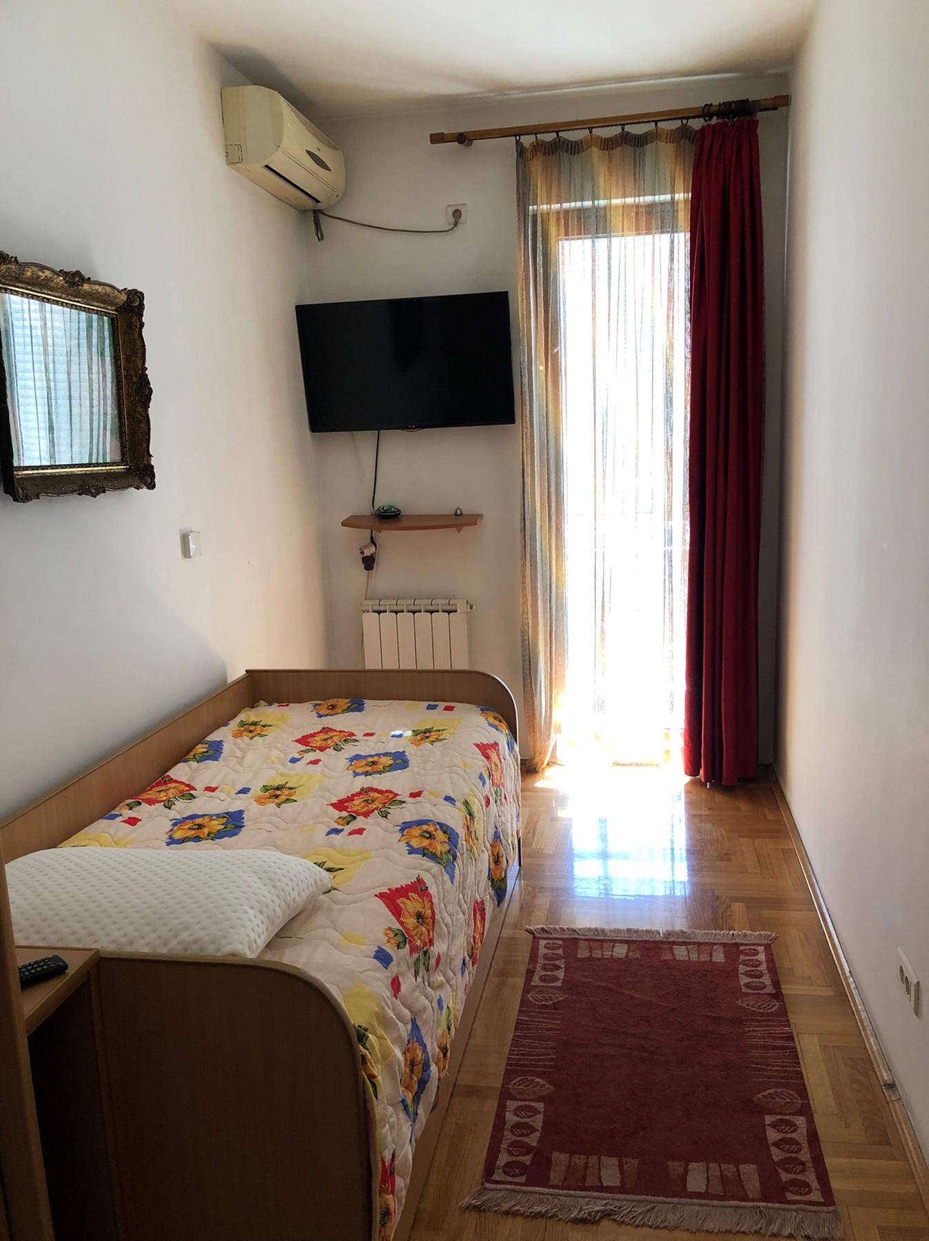 Izdavanje-dvosoban-stan-Preko-Morače