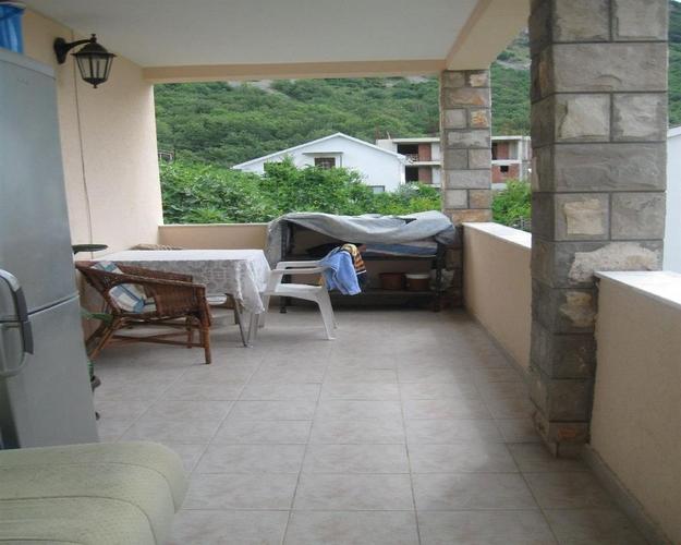 Kuca povrsine 297 m2 na placu od 200 m2