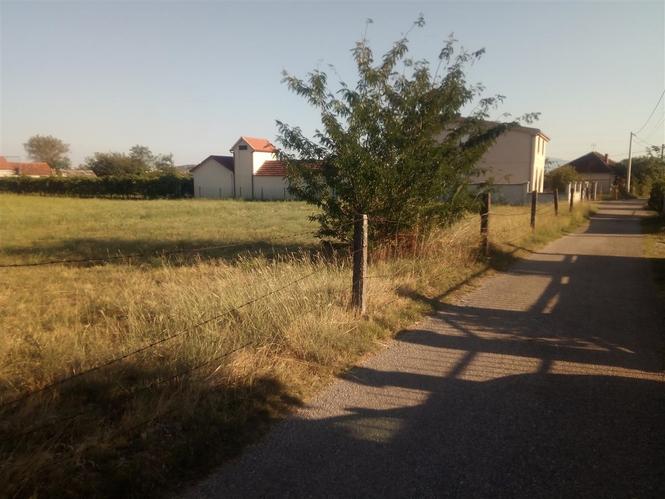 Prodajem gradjevinsko zemljiste 