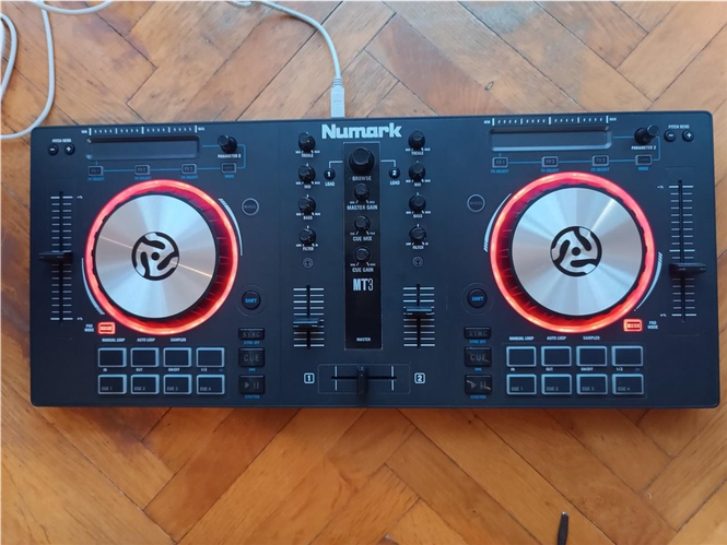 Numark Mixtrack 3 