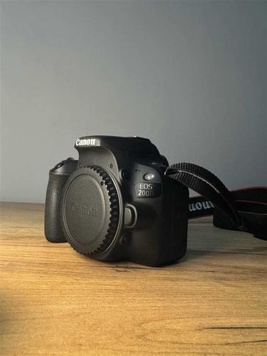 Canon DSLR set – 200D + 3 objektiva – TOP stanje
