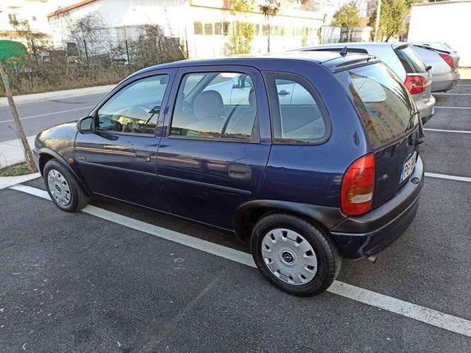 Opel corsa 1.4 benzin