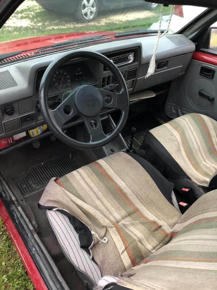 --PRODAJE-SE-VW-PASSAT-3-i-OPEL-CORSA