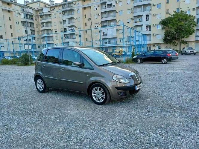 Lanca 1.9 jtd 85 kw 2005 god