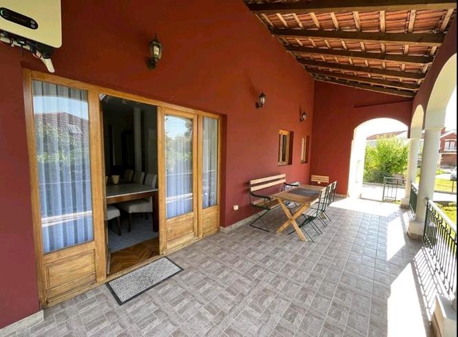 IZDAVANJE!!! Petosobna kuca povrsine 220m2, Podgorica,Tolosi