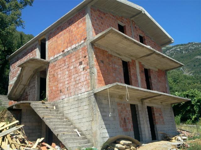 Kuca od 220m2 u Sutomore