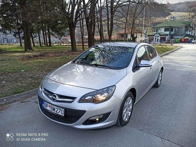 OPEL ASTRA 1.6. 2015 god.