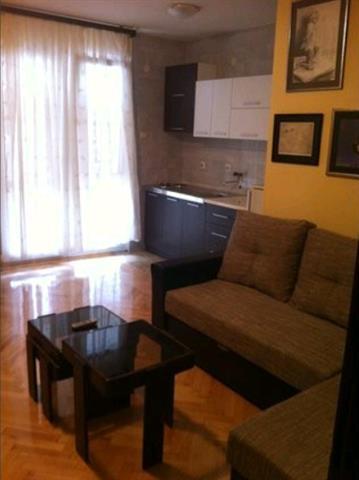 Izdajem garsonjeru 33m2 u Bar