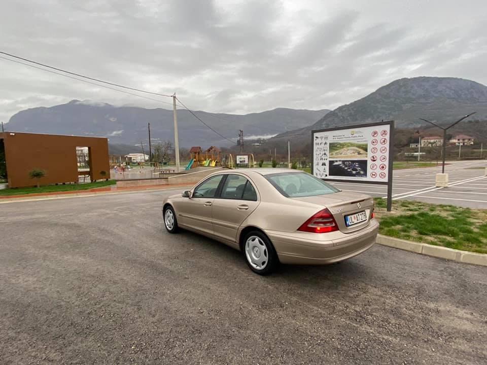 --PRODAJE-SE-MERCEDES-BENZ-C-CLASS