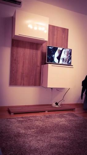 Komodu / regal za TV