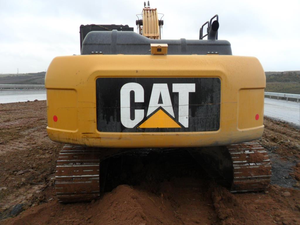 Caterpillar--326D2L------